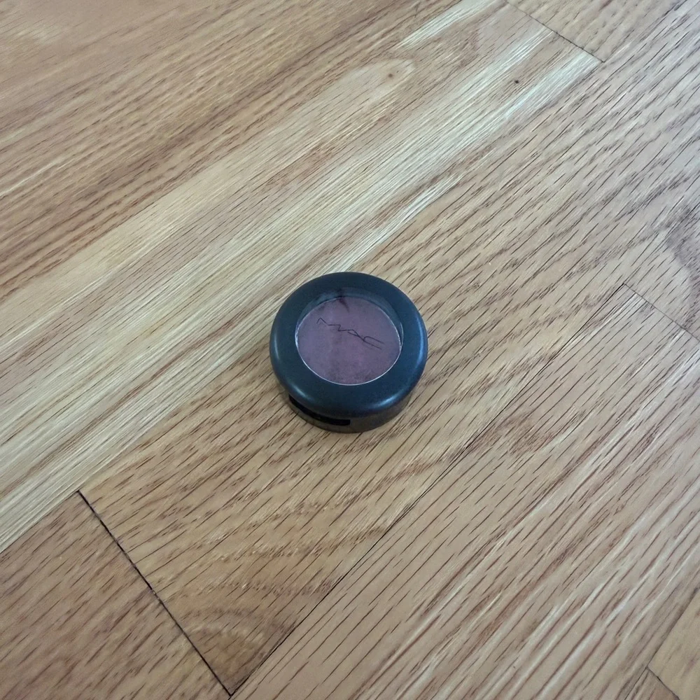 Mac eyeshadow frost eyeshadow cranberry